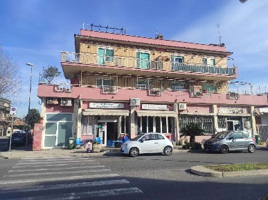 Foto Negozio in Via Roma, Ladispoli Zona Domitilla di 85 m² con 3 locali
