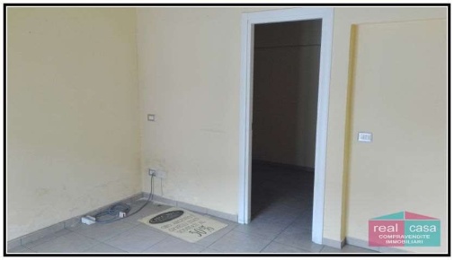 Foto Negozio in Strada Vignolese, Modena San Damaso di 24 m² con 2 locali
