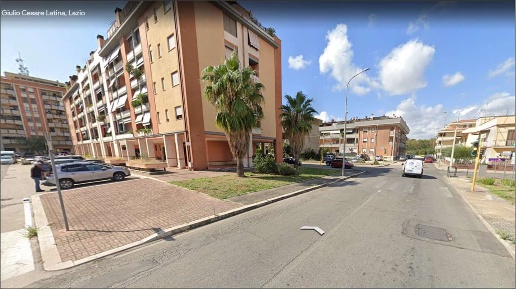 Foto Negozio in VIA LINO PERISSINOTTI, Latina Centro di 85 m² con 2 locali