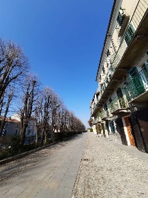 Foto Negozio in Via Passeggiata Marconi, Poirino Centro di 110 m²