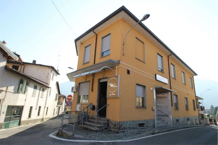 Foto Negozio in via Trieste, Valmadrera di 630 m² con 10 locali in vendita