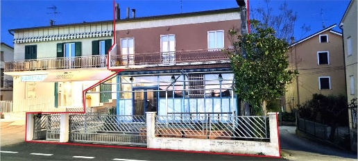 Foto Negozio a Fermo di 120 m² con 3 locali in vendita