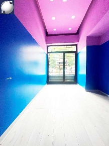 Foto Negozio in Corso XXV Aprile 109, Erba Centro di 47 m² con 2 locali