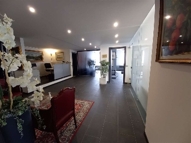 Foto Ufficio a Modena di 180 m² con 6 locali in vendita