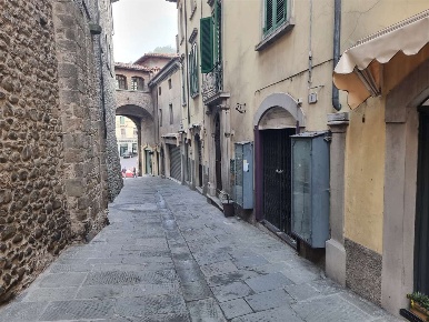 Foto Negozio in Via Testi 4-c, Castelnuovo di Garfagnana Centro di 70 m²