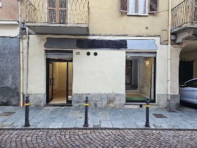 Foto Negozio in Via Umberto I 5, Volpiano di 30 m² con 1 locali in affitto