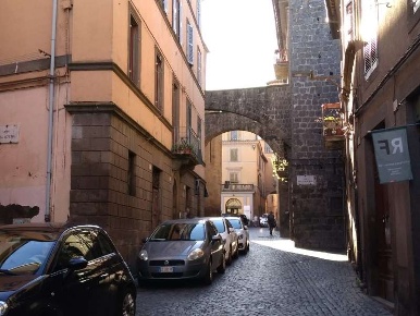 Foto Negozio a Viterbo di 50 m² con 2 locali in affitto