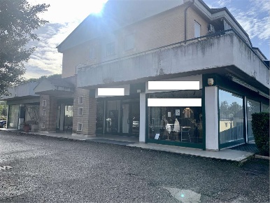 Foto Negozio a Bastia Umbra di 67 m² con 2 locali in affitto