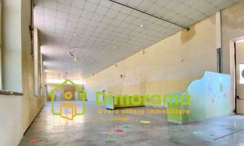 Foto Negozio a Lucca di 375 m² con 1 locali in vendita