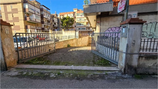 Foto Magazzino a Bari di 300 m² con 3 locali in vendita