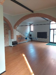 Foto Ufficio a Crema di 140 m² con 4 locali in vendita