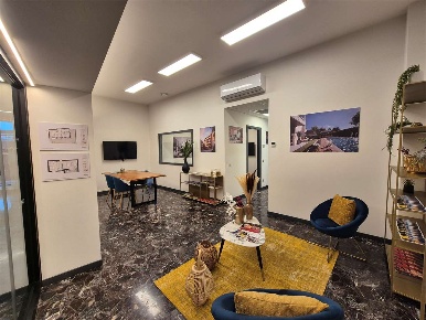 Foto Negozio in Piazza Garibaldi, Cantù Centro di 73 m² con 3 locali