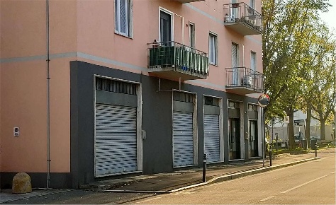 Foto Negozio in via C. B. Cavour 267/B, Cislago Centro di 90 m² in affitto