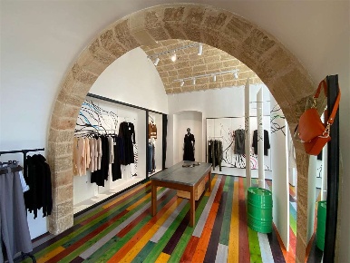 Foto Negozio in piazza Garibaldi  12, Casarano di 200 m² con 2 locali