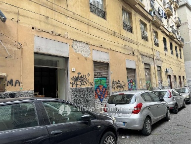 Foto Negozio in Via Gregorio Mattei 25 27. 29, Napoli Mercato di 75 m²