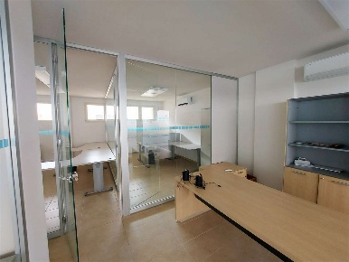 Foto Ufficio a Prato di 121 m² con 5 locali in vendita