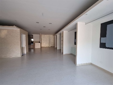 Foto Negozio in VIA RISORGIMENTO, Borgia Roccelletta di 300 m² con 2 locali