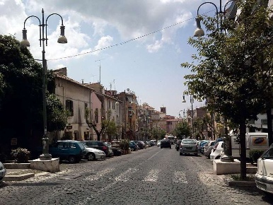 Foto Attività commerciale in via Garibaldi 26, Genzano di Roma di 60 m²