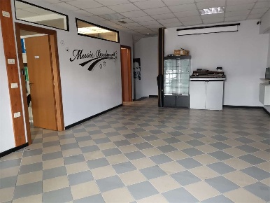 Foto Negozio in Via Soriano, Perugia San Sisto - Lacugnano di 250 m²