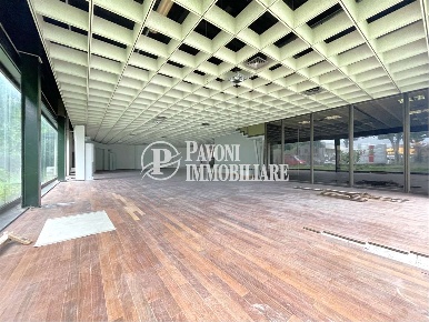 Foto Magazzino in via fermi, Pistoia Sant'Agostino di 500 m² con 1 locali