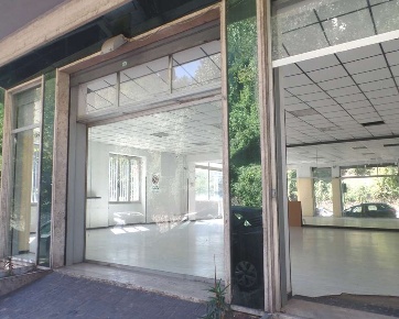 Foto Negozio in VIALE MAZZINI  56, Frosinone Centro di 215 m² con 1 locali