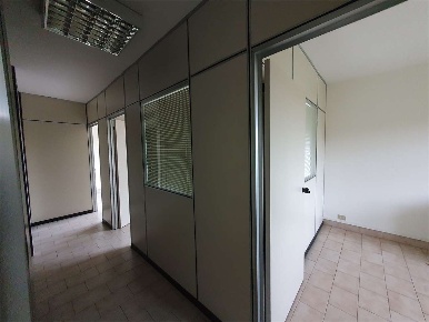 Foto Ufficio in Via Piave  12, Vertemate con Minoprio di 65 m² con 5 locali