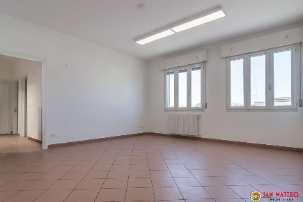 Foto Ufficio a San Giovanni in Persiceto di 80 m² con 4 locali in affitto