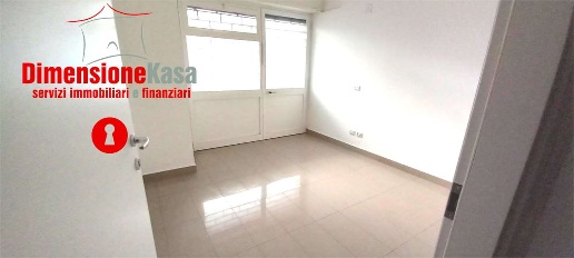 Foto Ufficio in via Merliano, Nola Centro di 90 m² con 4 locali in vendita