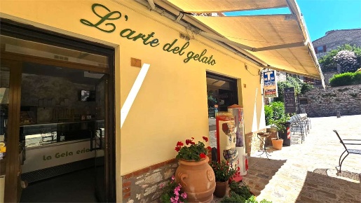 Foto Attività commerciale in Piazza Caduti  6, Corciano Centro di 40 m²