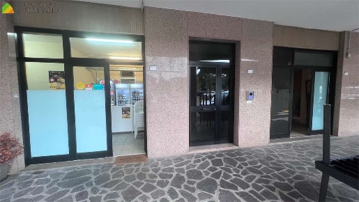 Foto Negozio a Fiorano Modenese di 100 m² con 2 locali in vendita