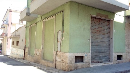 Foto Negozio in Via Punzi 49, Gravina in Puglia di 60 m² con 2 locali