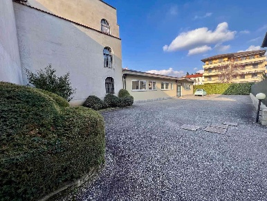 Foto Negozio in via Michelino da Besozzo  3B, Besozzo Centro di 200 m²