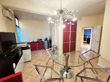 Foto Ufficio a Prato di 166 m² con 5 locali in vendita