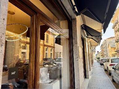 Foto Negozio a Pinerolo di 150 m² con 8 locali in affitto