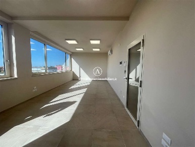 Foto Ufficio in Via Arginello, Pietrasanta di 50 m² con 1 locali in affitto