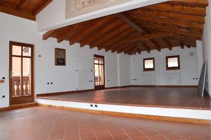 Foto Ufficio in Piazza Uccelli, Clusone Centro di 80 m² con 1 locali