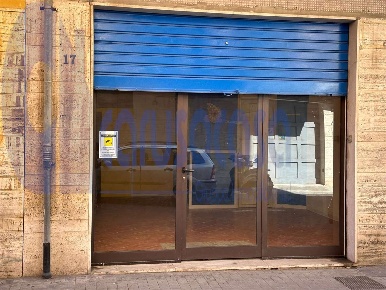 Foto Negozio in Via Adua  17, Augusta Centro di 30 m² con 1 locali