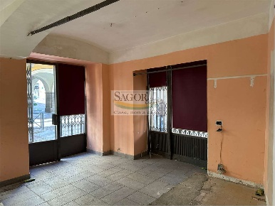 Foto Negozio a Pinerolo di 50 m² con 2 locali in vendita