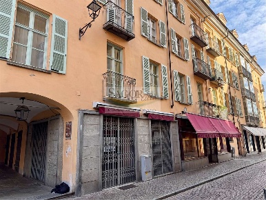 Foto Negozio a Pinerolo di 50 m² con 2 locali in vendita
