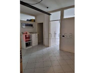 Foto Ufficio in via romea, Legnaro Centro di 60 m² con 4 locali in vendita