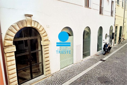Foto Negozio a Pesaro di 50 m² con 2 locali in affitto