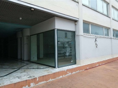 Foto Negozio in Galleria Nazioni Unite 21, Vittorio Veneto Centro di 126 m²