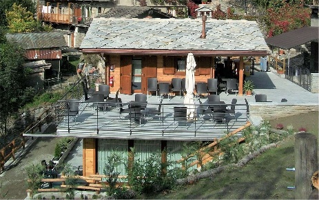 Foto Negozio in Frazione La Tour, Verrès Castello, Omeins di 200 m²