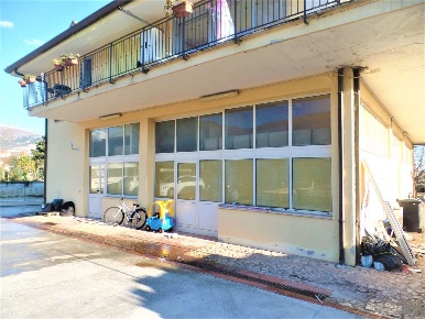 Foto Magazzino in via canale, Alatri Tecchiena di 200 m² con 2 locali