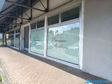 Foto Negozio a Fabbrico di 300 m² con 5 locali in vendita