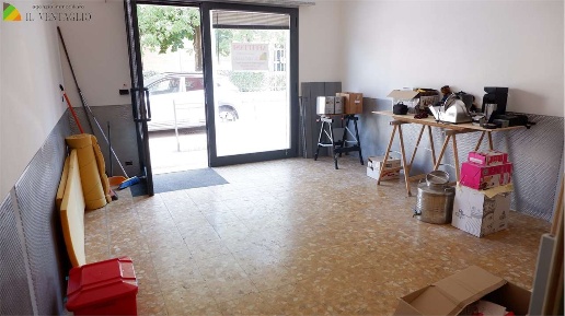 Foto Negozio a Sassuolo di 40 m² con 1 locali in vendita