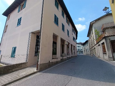 Foto Negozio a Barzago di 200 m² con 3 locali in vendita