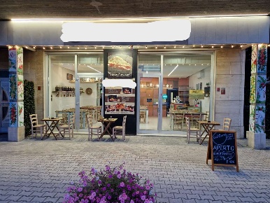 Foto Attività commerciale in via Vestina  30, Montesilvano Centro di 65 m²