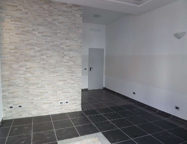 Foto Negozio in Via Mazzini, Borghetto Santo Spirito di 30 m² con 2 locali
