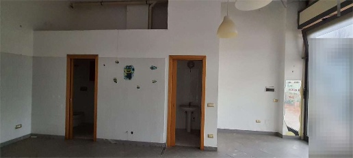 Foto Negozio a Mercato San Severino di 42 m² con 1 locali in affitto